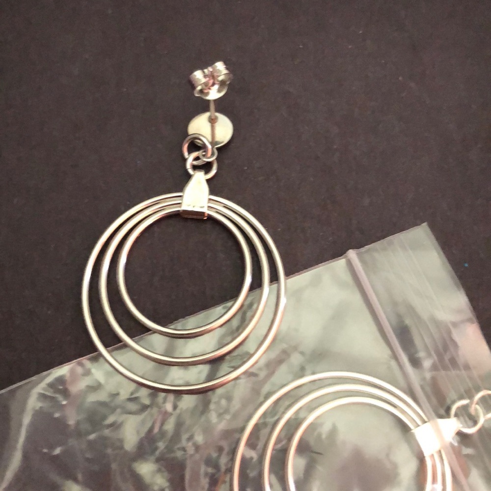 🔥last call clearance 🛍NEW Silver tone earrings - Picture 4 of 4